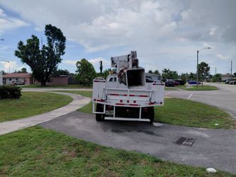 Bucket truck
