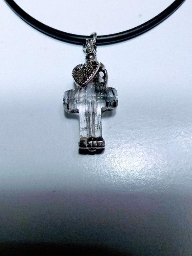 Beautiful β€οΈ Swarovski Cross Choker.πππ
