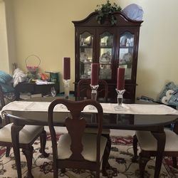 China Furniture and Dining Table with Four Chairs 