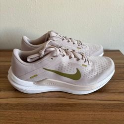 W Nike Winflo Size 9.5 