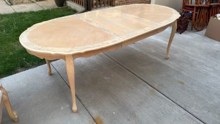 Dining Table with 6 chairs