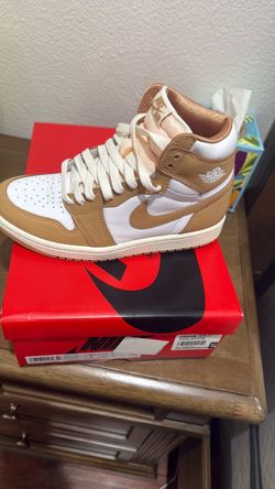 Women Nikes size 7
