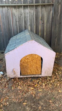 Dog house/pet house in good condition