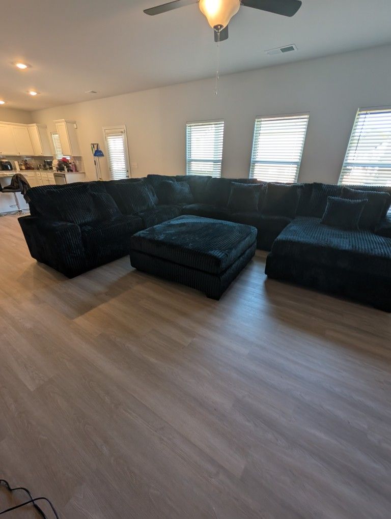 Comfy 6PC Black Plush Reversible Sectional & Ottoman