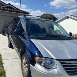 2005 Chrysler Town & Country