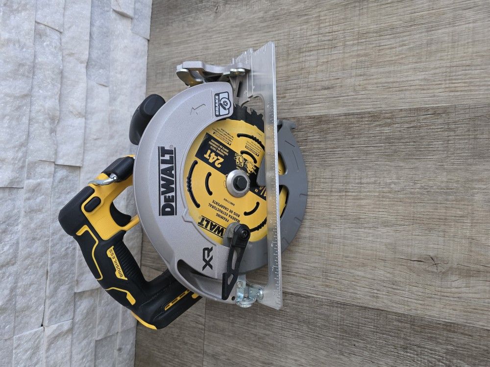 Dewalt 20-Volt MAX 7-1/4 in. Cordless Circular Saw (Tool Only)