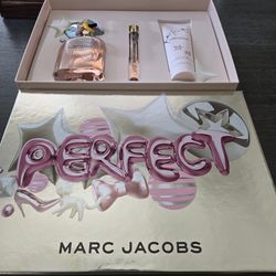 Marc Jacobs Perfect Eau de Parfum 3.3 oz 3-piece gift set