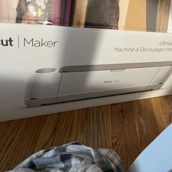 Cricut Plus Tools And Tons Of Vinyl - Never Even Been Used Hardly, But Once All The Stuff Comes With It -
