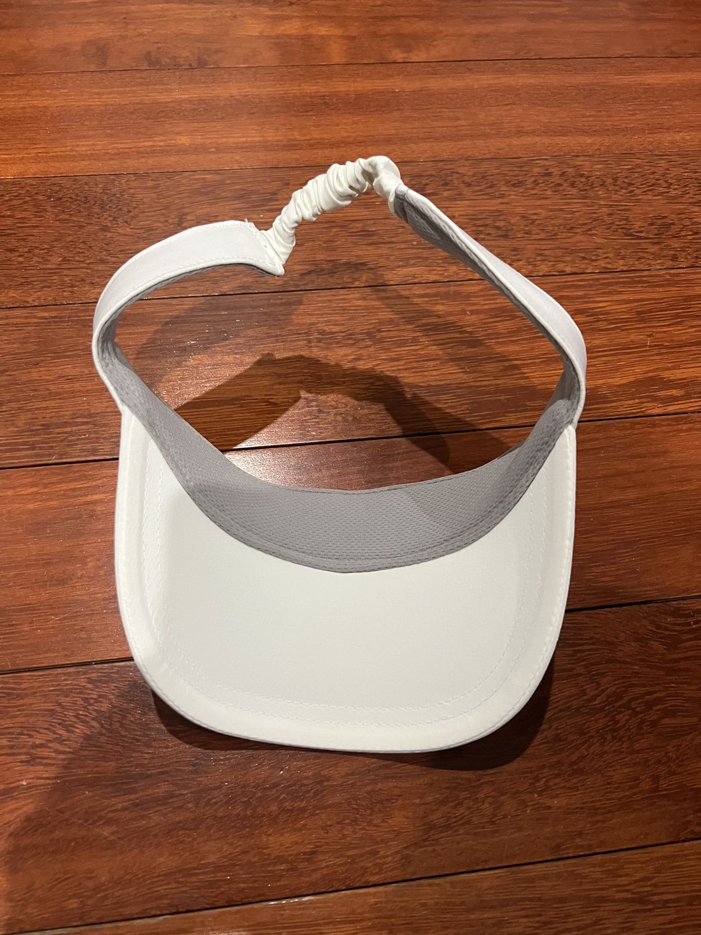 Alo Yoga Captivate Visor White for Sale in Brea, CA - OfferUp