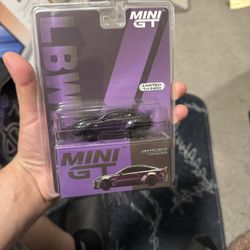 Mini GT 1:64 Lb Works BMW M4 Purple Green Metallic Model collectible