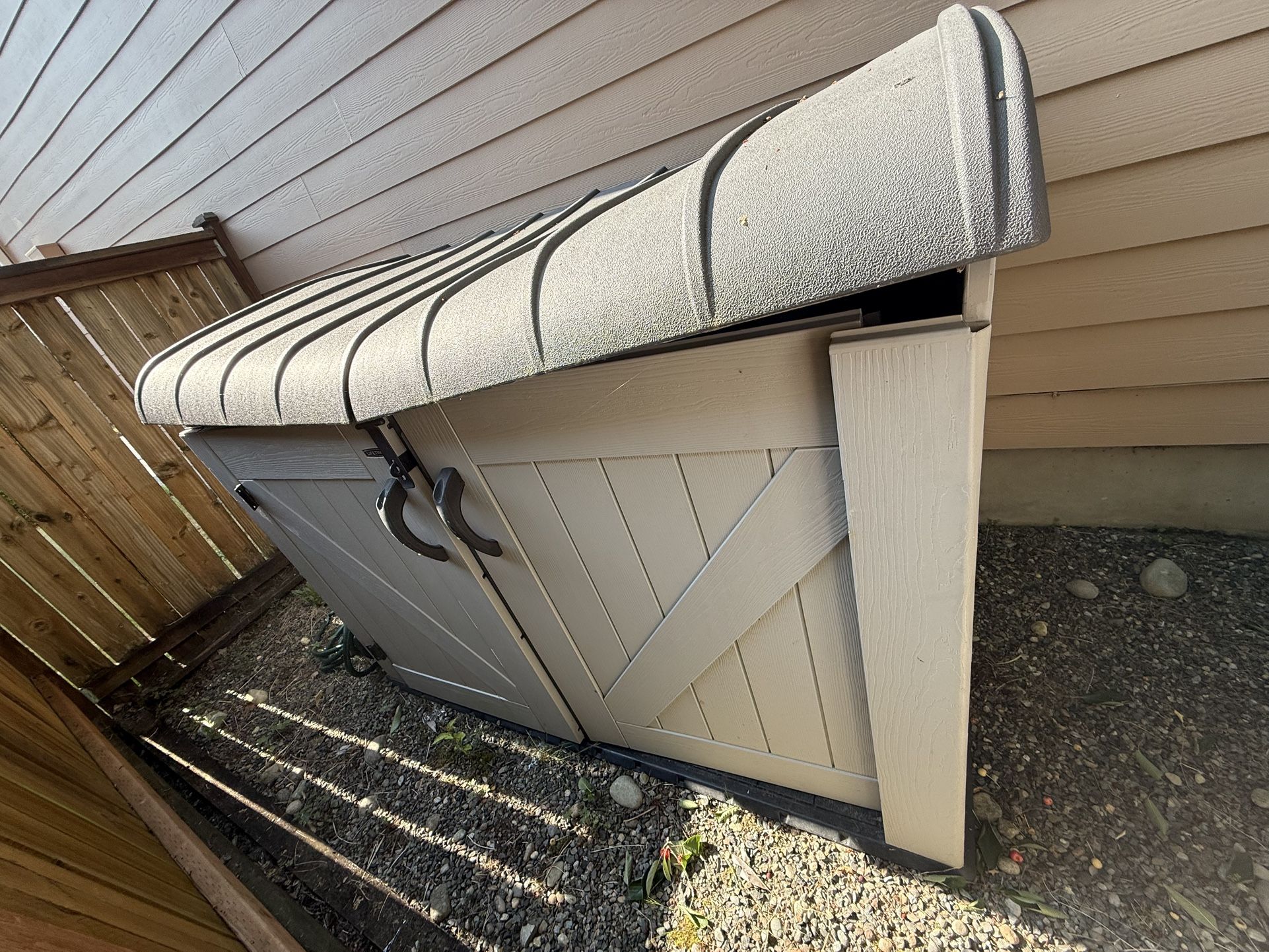 Free Outdoor Storage Shed – First Come, First Served