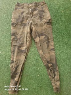Women's camouflage pants size Medium