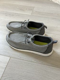 Boys Shoes 6M