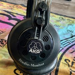 AKG K240 DF Studio Monitor (600 ohm) Headphones 