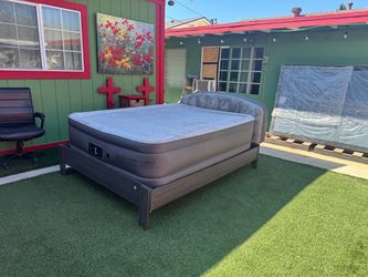 Queen frame and inflatable mattress