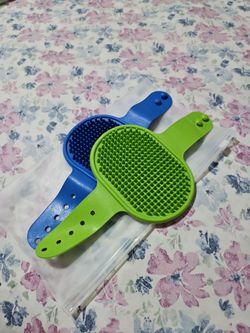 Pet brushes