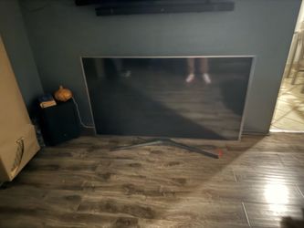 Samsum smart tv de 70 pulgadas en muy  buenas condiciones todo le funciona