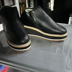 Popular Wedge Heel Shoe Sz 7