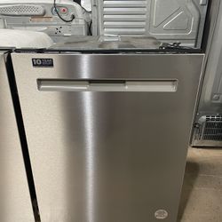 Maytag 3 Racks Stainless Steel Dishwasher! Like New!!