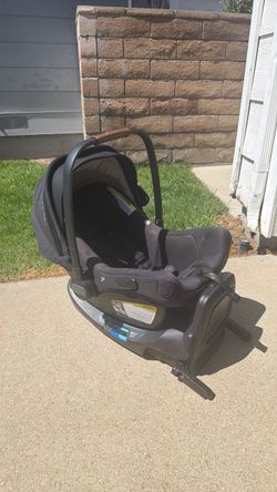 Nuna infant car seat with base