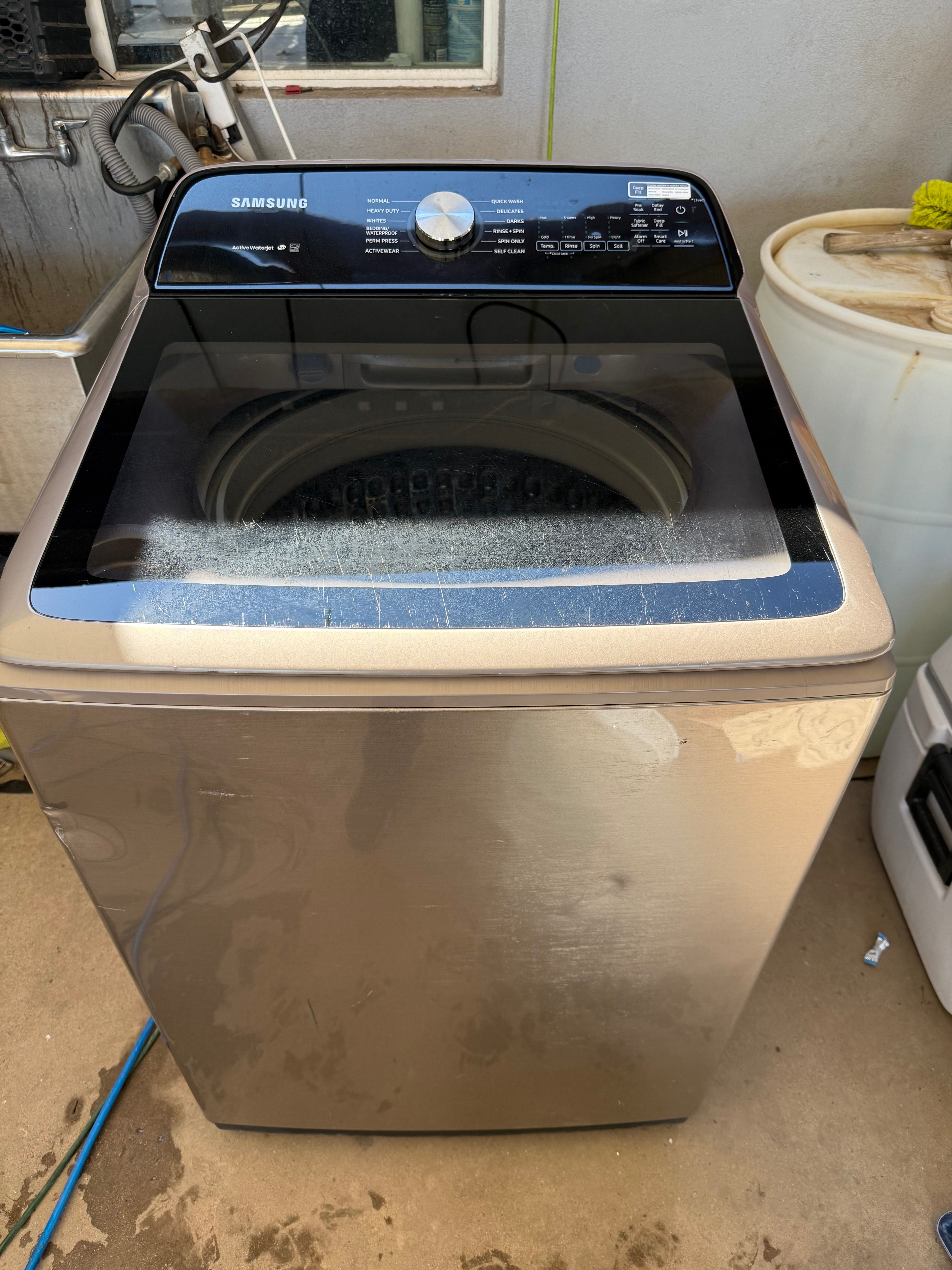 Samsung washer HE 5.2 CUFT King size capacity (scratches and dent / not issues ) rose gold / champagne color