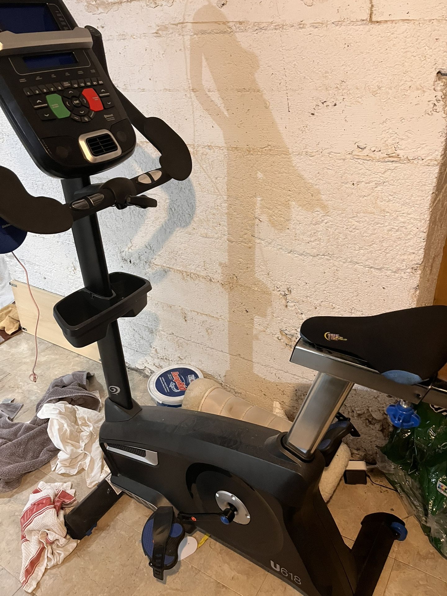 Nautilus U618 Upright Exercise Bike