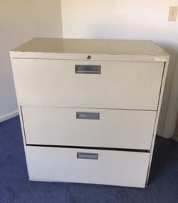 Filing cabinet - 3 drawers