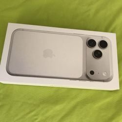 New iPhone 17 Pro Max 256gb Silver Sealed Bonus New Case & Screen Protector 