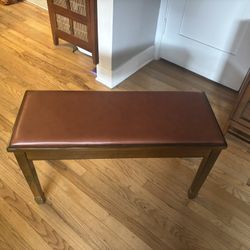 Beautiful Wood Cushioned Piano Bench — Like New’