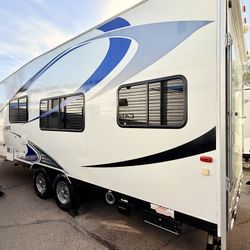 2014 Eclipse Stellar Xtra Lite Toy Hauler 30Ft in Great Condition