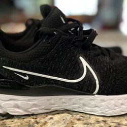 Nike Infinity 3 - Size 9