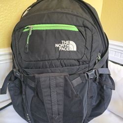 NORTHFACE RECON School & Hiking Backpack With Laptop Sleeve 