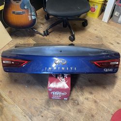 2018   Q60  trunk