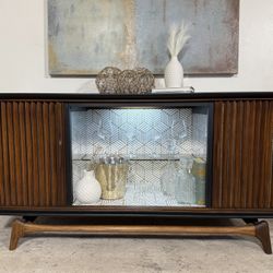 Mid-Century Bar
