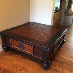 Living room center/coffee table