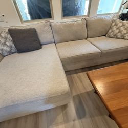 Living Spaces Extra Large Sectional Sofa With Chaise Lounge