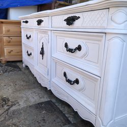 Dresser  White 