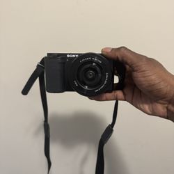 SONY ZV-E10 W 16-50 MM Lens 