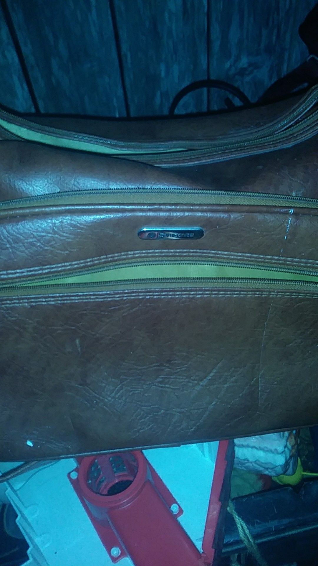 Samsonite silhouette