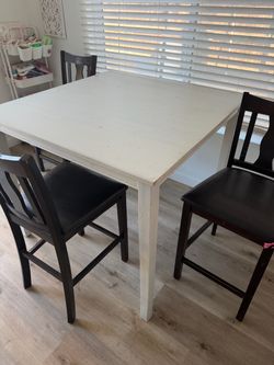 Brunch table with 3 chairs .