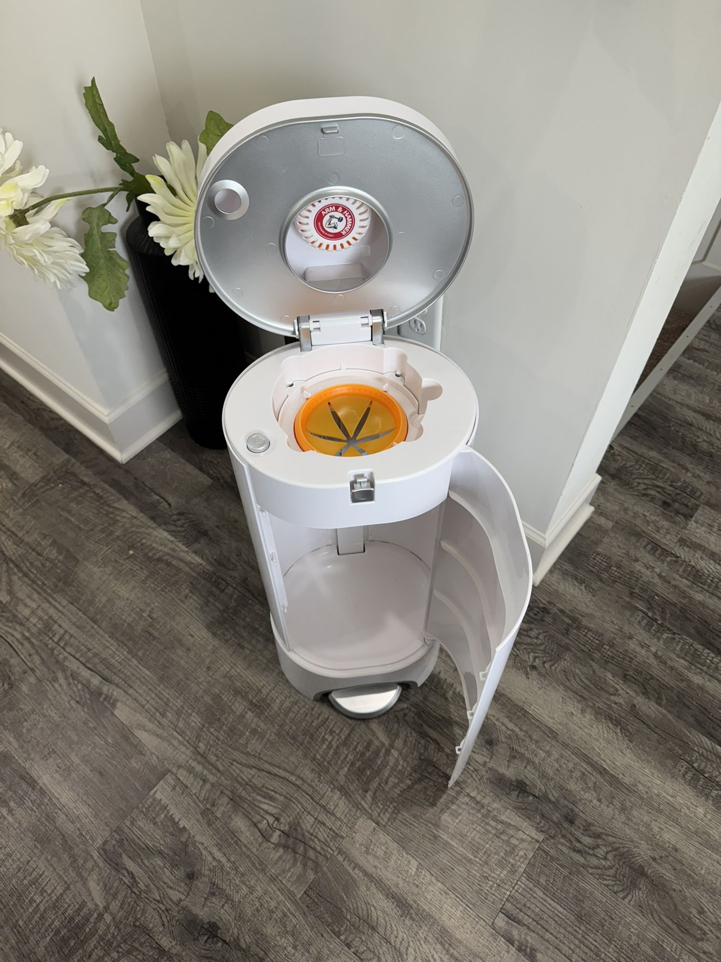 Munchkin Diaper Genie