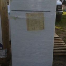GE Refrigerator New $250