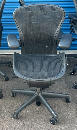 Herman Miller Aeron A / B / C Office Chair Like New Fully Loaded With Back Support 