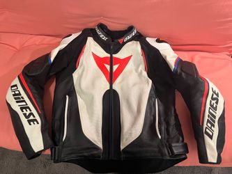 Dainese Super Speed, men’s leather cowhide jacket. Metal sliders on shoulder. Elbow armor semi back hump. Size 52, perforated, side, rear and shoulder