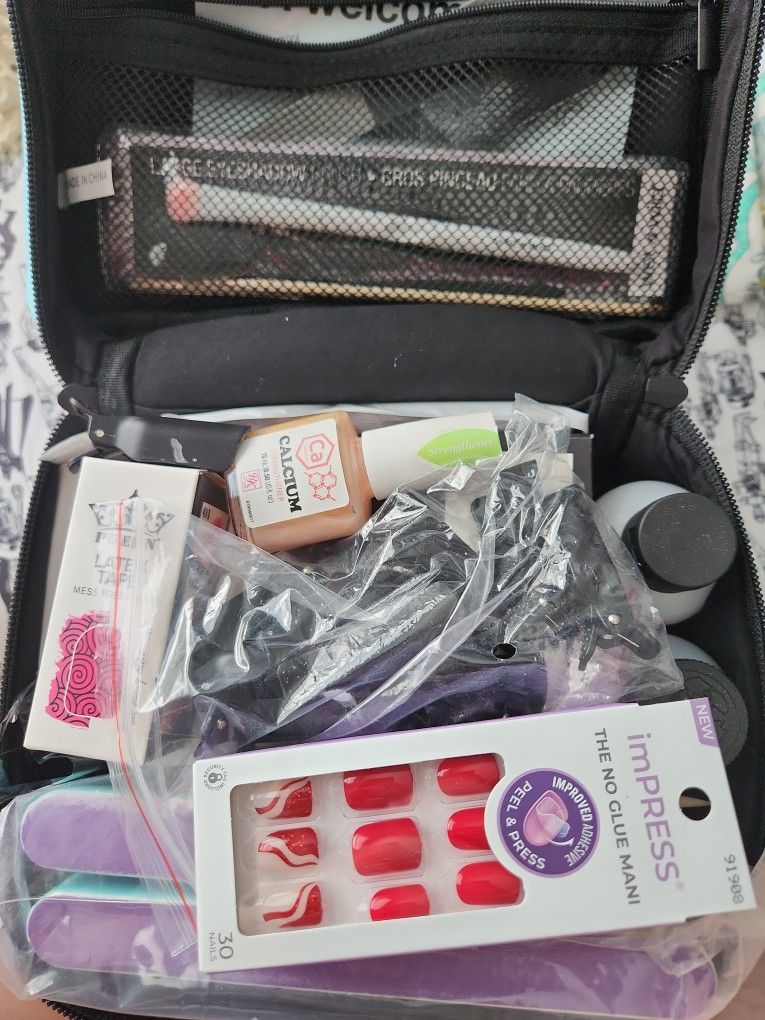 NEW - At Home Nail Salon Set