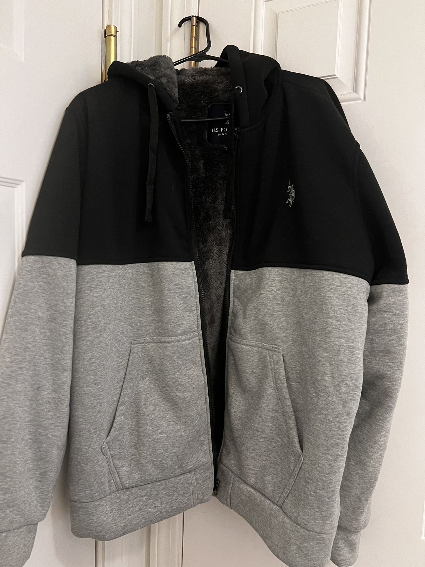 Sherpa Polo Men’s Size XLZip Up with attached hood