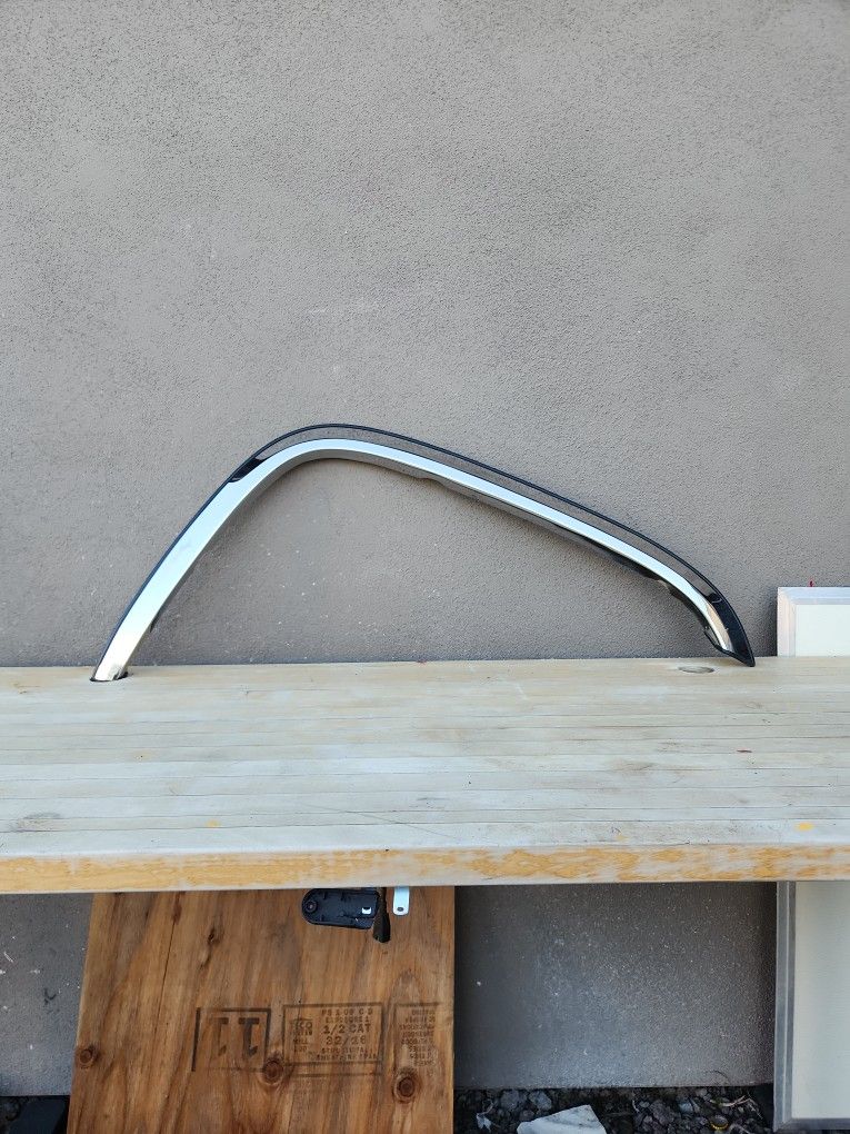 2007-2013 Chevy Silverado Stainless Steel Front Right Fender Trim