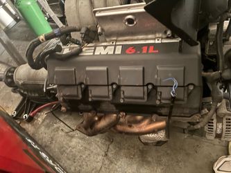 Dodge srt8 hemi 6.1L engine