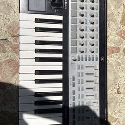 Novation Remote 25SL MIDI Keyboard