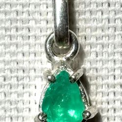 Genuine Colombian emerald cat shape pendant , silver 925, real natural emerald, Carats 0.60 include chain 